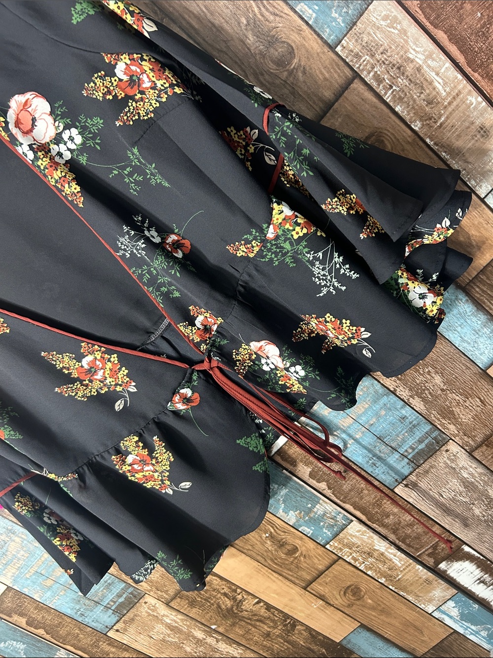 Floral Tie-Front Ruffle flare sleeve top Black - Picture 11 of 16